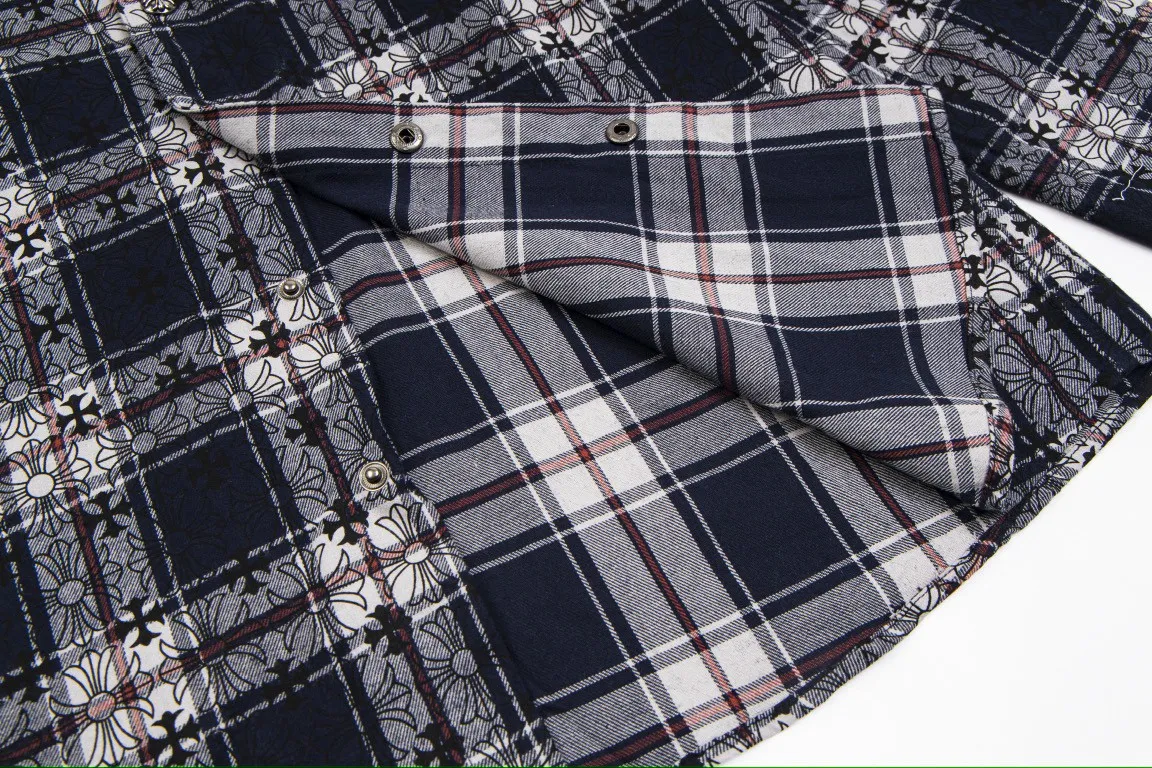 🅿️260 New: Style number: B131 Chrome Hearts classic cashew flower cross all-over printed jacquard long-sleeved casual shirt 1️⃣Customized original jacquard fabric, high-quality pure cotton jacquard plaid fabric, soft and comfortable to the touch, a very high-quality fabric! 2️⃣The details of the workmanship are perfectly controlled. The lining is made of vest hemming, and the cuffs are made of double cross leather labels. It is different from the ordinary version. The collar is also designed with interlining, which shows high-end fashion and personality. The style is fashionable, simple and elegant, and it is a very versatile jacket! 4⃣️Complete accessories, all customized with original versions! Same style for men and women Color: Cashew Purple Sizes: S, M, L, XL
